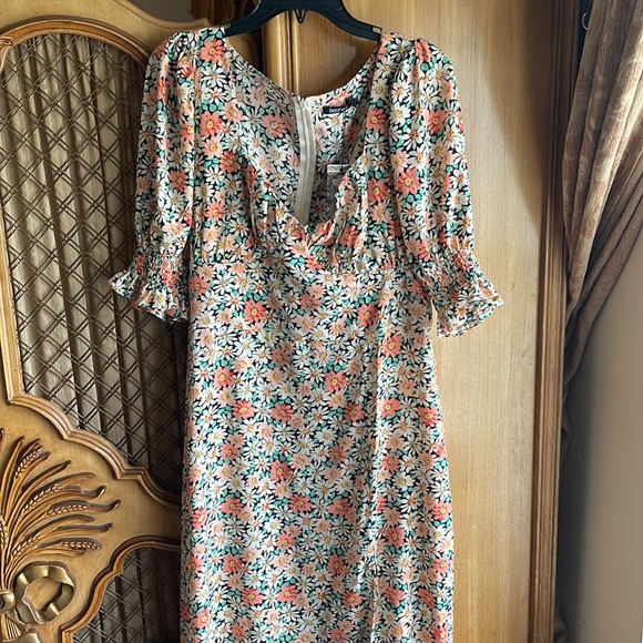 Floral Puff Sleeve Slit Front Midi Dress - Picture 4 of 10